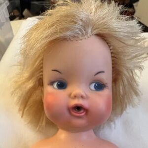 1960’s Eegee Dublon Softina blonde drink & wet rare rubber baby doll